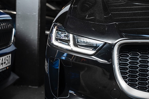 Jaguar I-PACE 4 of 5