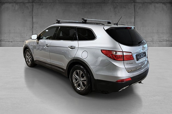 Hyundai Grand Santa Fe 5 of 5