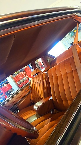 Cadillac Deville 7 of 14