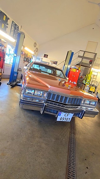Cadillac Deville 6 of 14