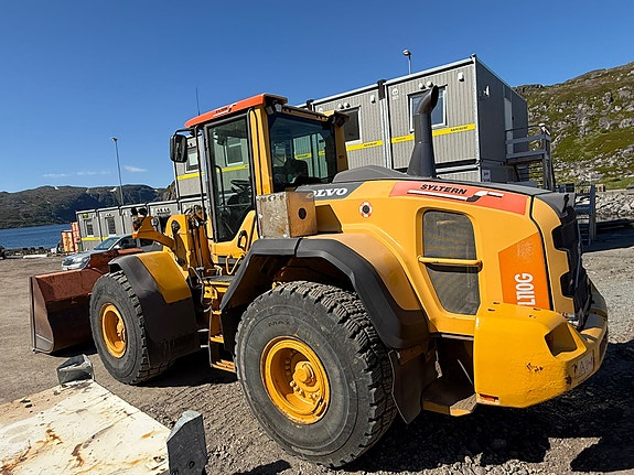 Volvo L110G 2 of 5