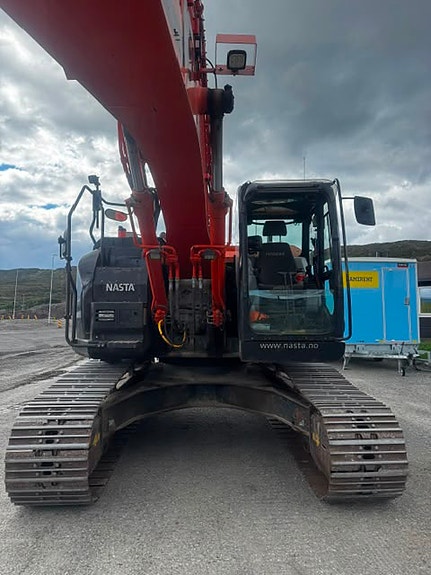 Hitachi ZX225LC-6 3 of 5