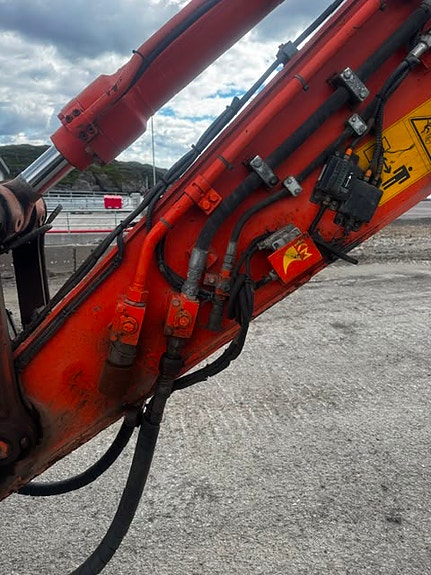 Hitachi ZX225LC-6 2 of 5