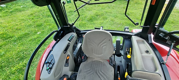 CASE IH Farmall 75A 7 of 13
