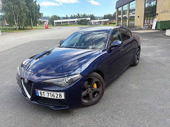 Alfa Romeo Giulia 5 of 5