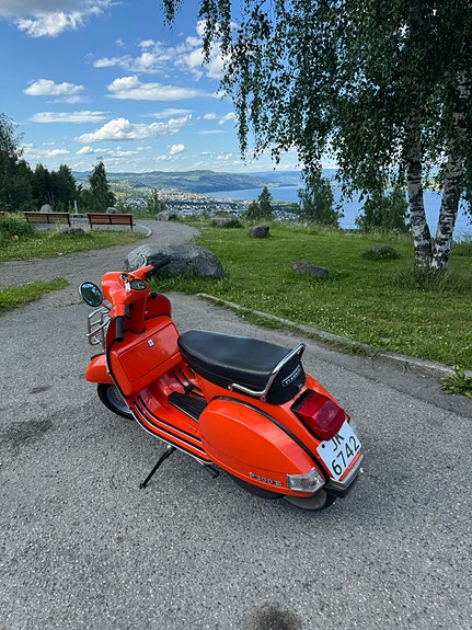 Vespa P200E 4 of 5
