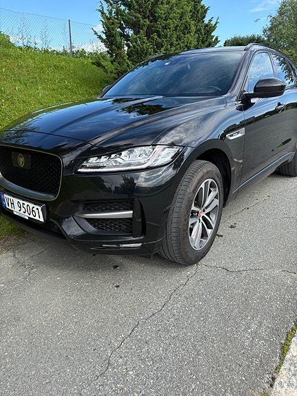 Jaguar F-PACE 5 of 5