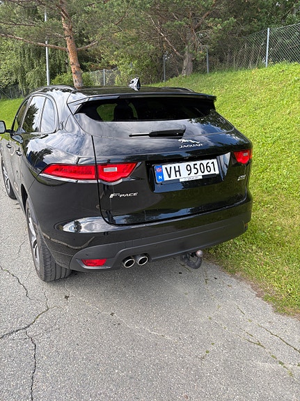 Jaguar F-PACE 4 of 5