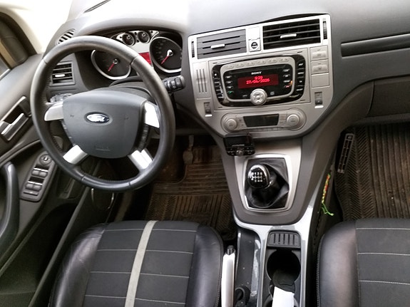 Ford Kuga 10 of 16