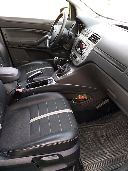 Ford Kuga 11 of 16