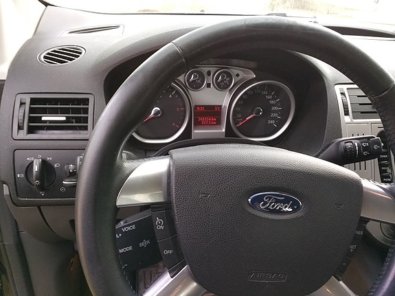 Ford Kuga 8 of 16