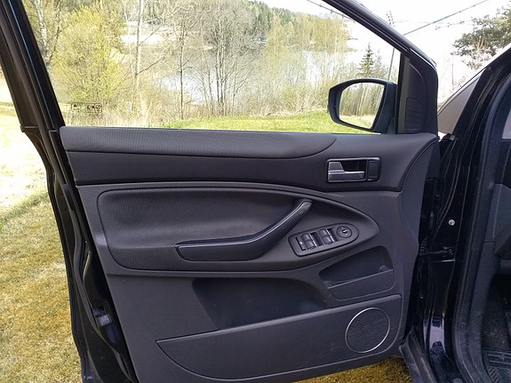 Ford Kuga 7 of 16