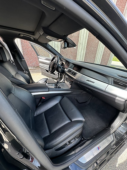 BMW 740d 30 of 30