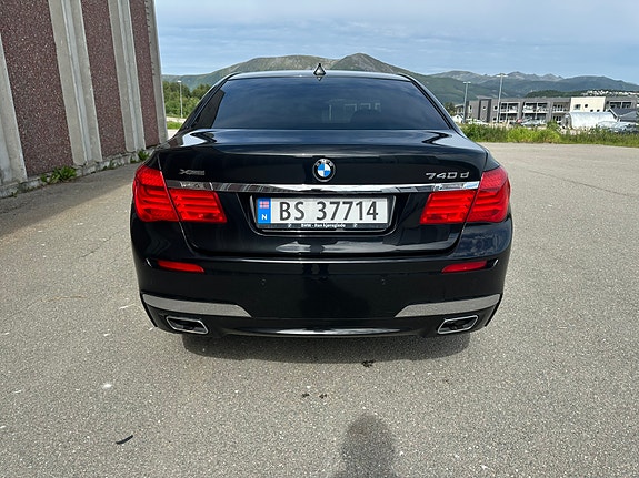 BMW 740d 6 of 30