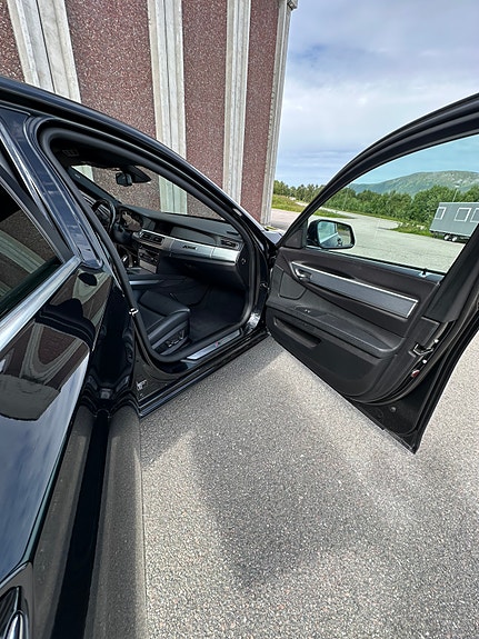 BMW 740d 29 of 30