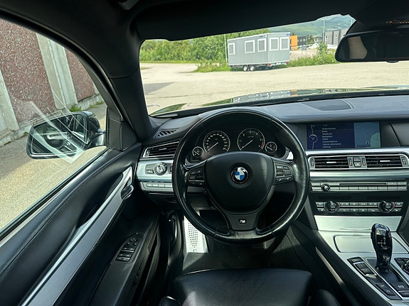 BMW 740d 27 of 30