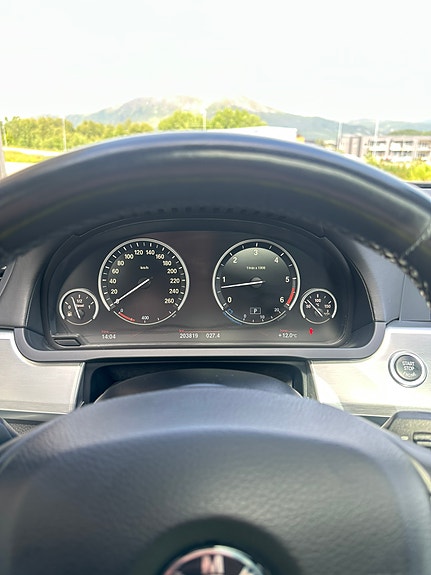 BMW 740d 16 of 30