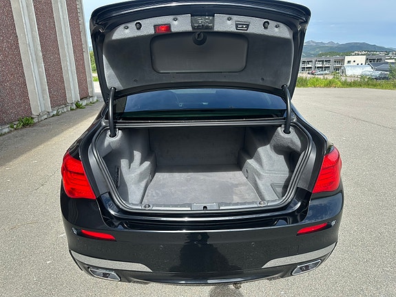 BMW 740d 10 of 30