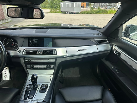 BMW 740d 28 of 30