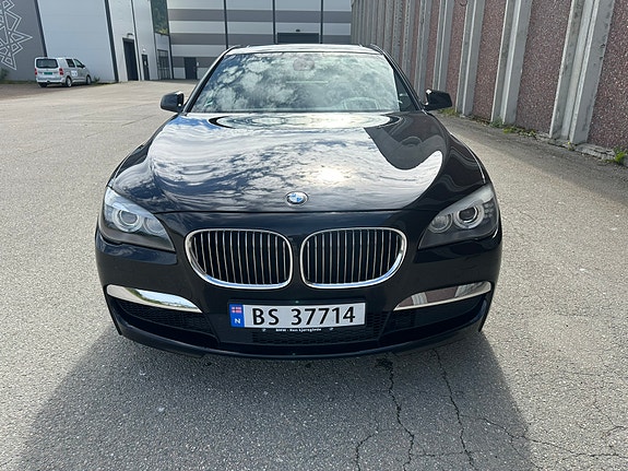 BMW 740d 2 of 30