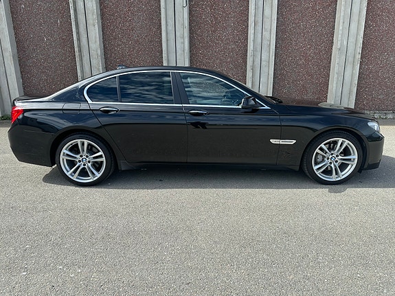 BMW 740d 4 of 30