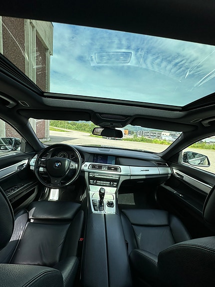 BMW 740d 26 of 30