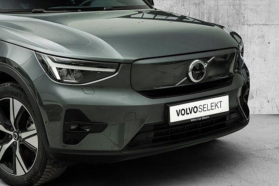 Volvo EX40 2 of 5