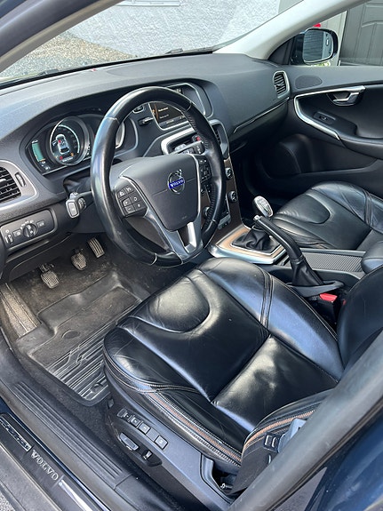 Volvo V40 Cross Country 3 of 5