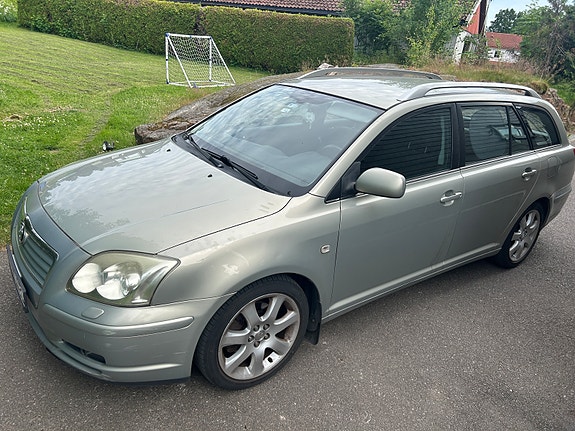 Toyota Avensis 3 of 5