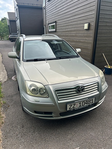 Toyota Avensis 4 of 5
