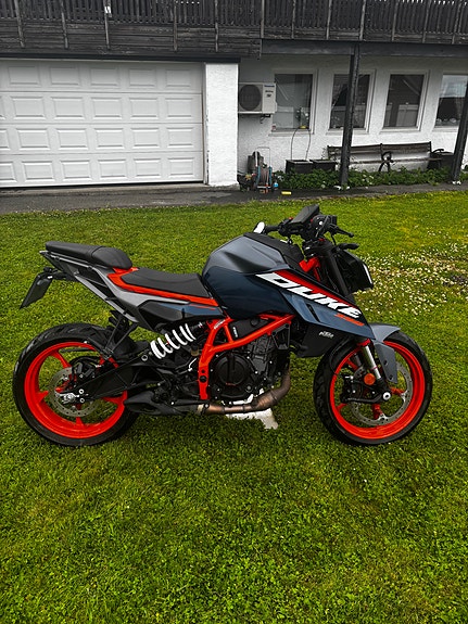 KTM 390 Duke 2 of 5