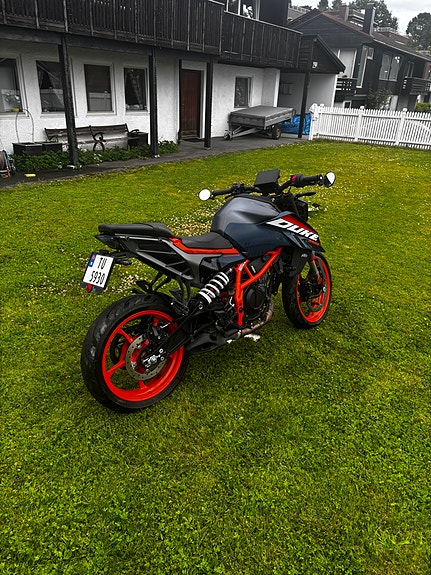 KTM 390 Duke 3 of 5
