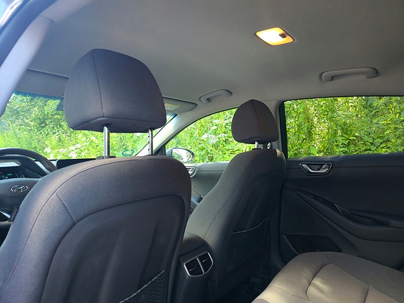 Hyundai IONIQ 12 of 21