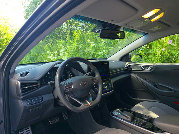 Hyundai IONIQ 11 of 21