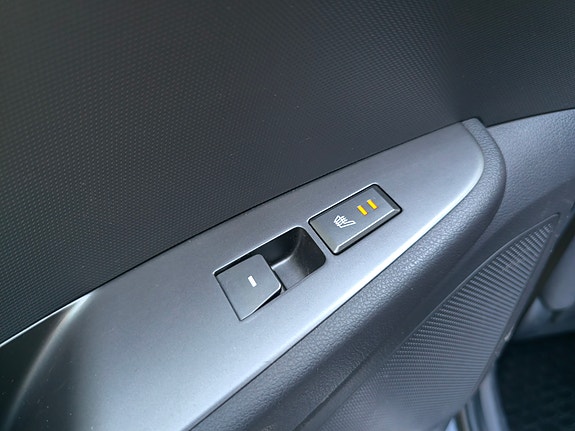 Hyundai IONIQ 13 of 21