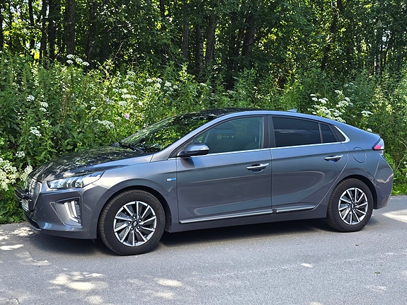 Hyundai IONIQ 2 of 21