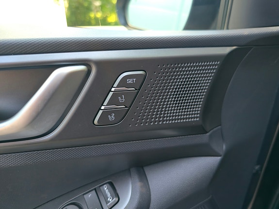 Hyundai IONIQ 8 of 21