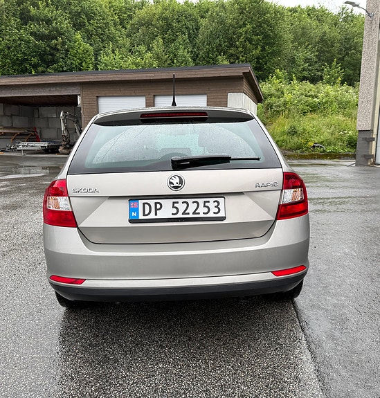 Skoda Rapid Spaceback 2 of 5