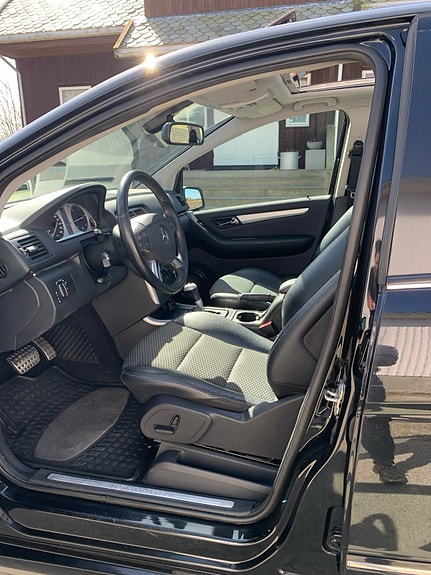 Mercedes-Benz B180 5 of 5