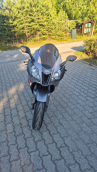 Aprilia RSV 1000 Mille 2 of 4