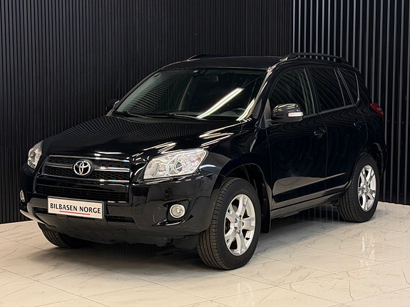 Toyota RAV4 3 of 5