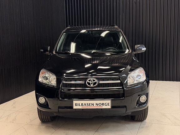 Toyota RAV4 2 of 5