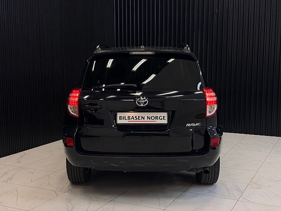 Toyota RAV4 5 of 5