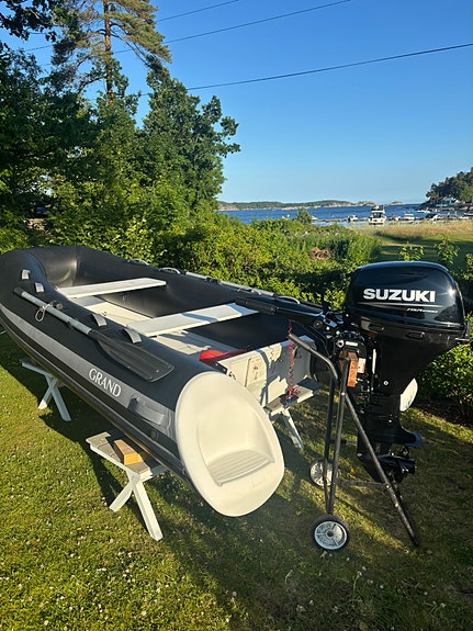 Grand S330 med 2023 mod Suzuki 9.9 (15) hk - Flott slepejolle! 2 of 5