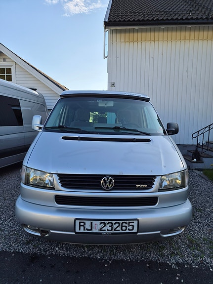 Volkswagen Multivan 2 of 5