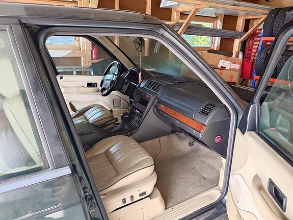 Land Rover Range Rover 2 of 5