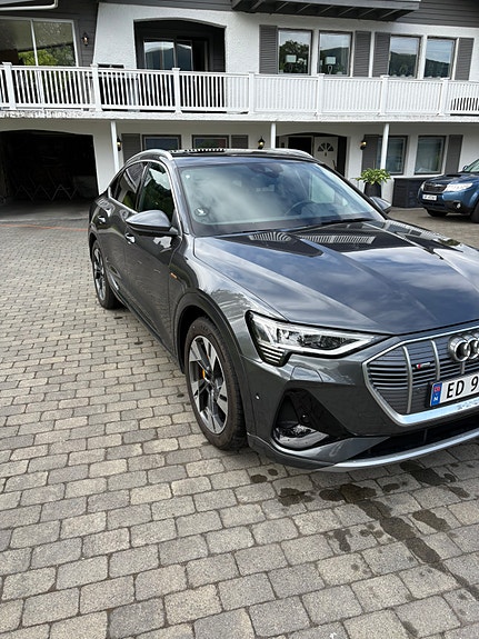 Audi e-tron 4 of 5
