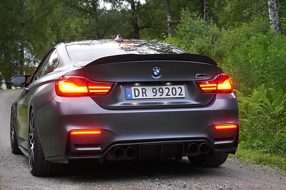 BMW M4 3 of 5