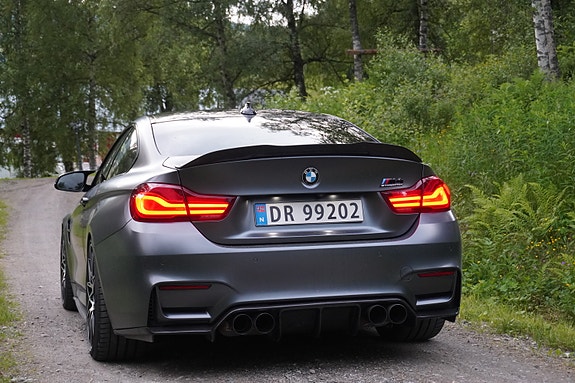BMW M4 2 of 5