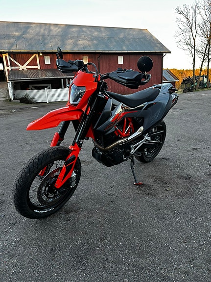 KTM 690 SMC R 5 of 5